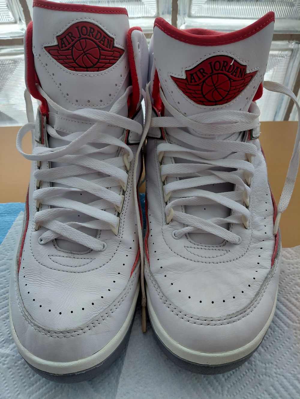 Jordan Men's White and Red Athletic Shoes